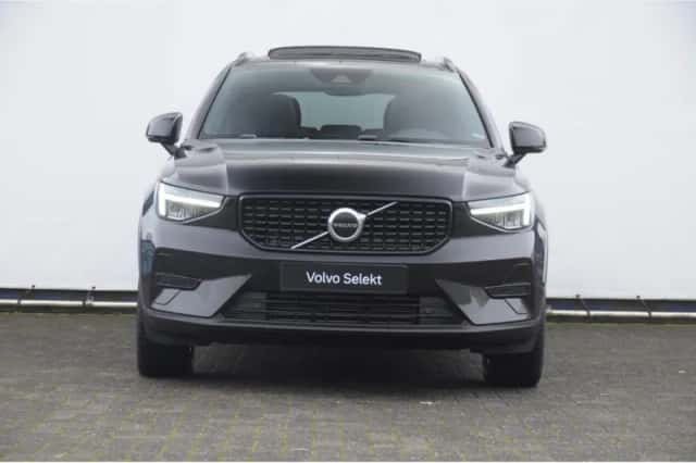 Volvo XC40 (2023) thumbnail 2
