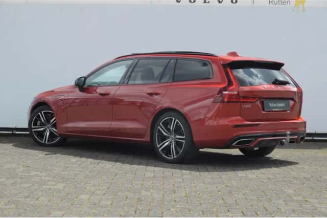 Volvo V60 (2022) thumbnail 5