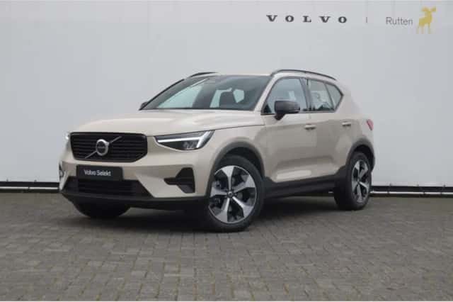 Volvo XC40 (2025) thumbnail 3
