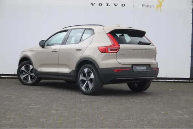 Volvo XC40 (2025) thumbnail 5
