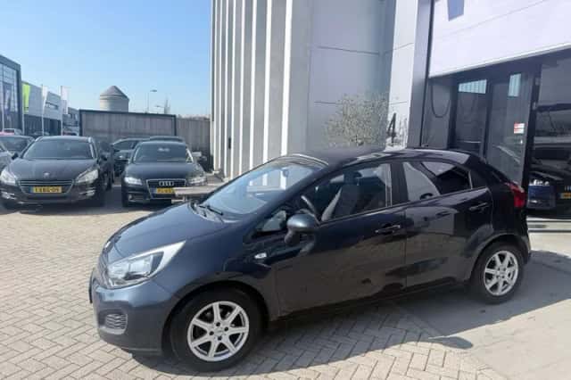 Kia Rio (2014) thumbnail 1