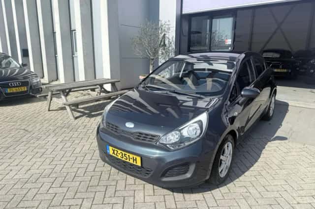 Kia Rio (2014) thumbnail 2
