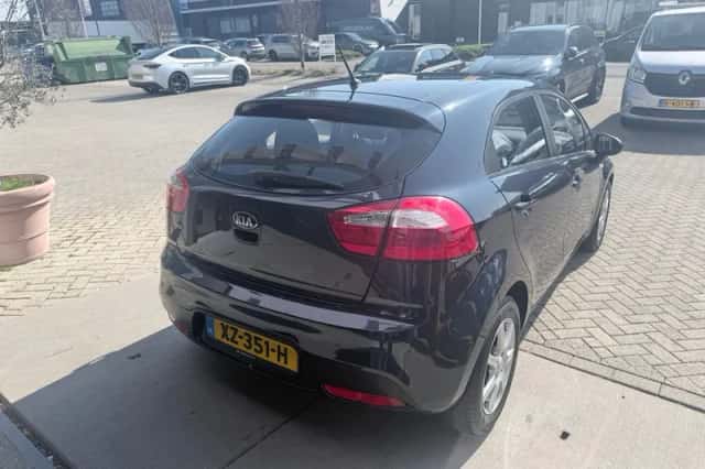 Kia Rio (2014) thumbnail 5