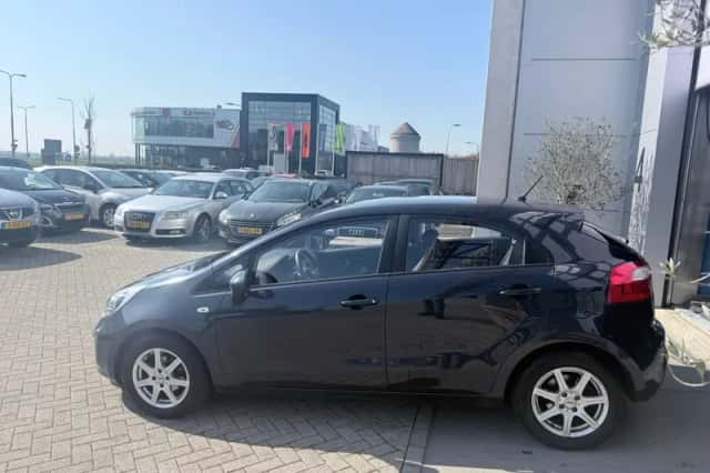 Kia Rio (2014) thumbnail 6