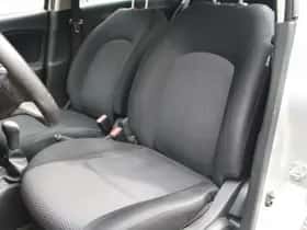 Nissan Micra (2012) thumbnail 8