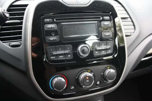 Renault Captur (2014) thumbnail 11