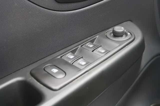 Renault Captur (2014) thumbnail 16