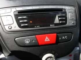 Toyota Aygo (2012) thumbnail 8