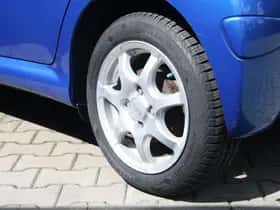 Toyota Aygo (2012) thumbnail 9