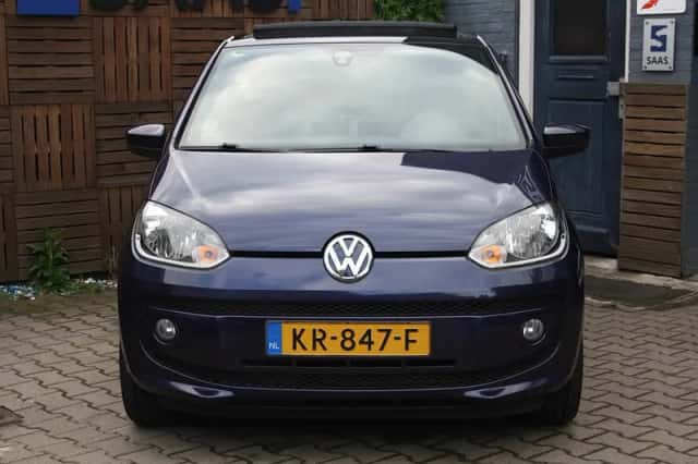Volkswagen Up (2016) thumbnail 2