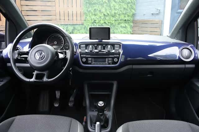Volkswagen Up (2016) thumbnail 14