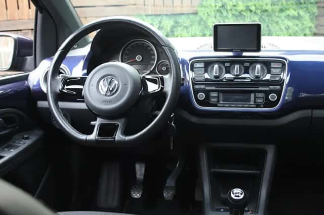 Volkswagen Up (2016) thumbnail 9