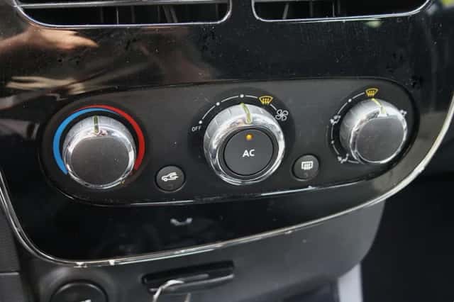 Renault Clio (2014) thumbnail 11