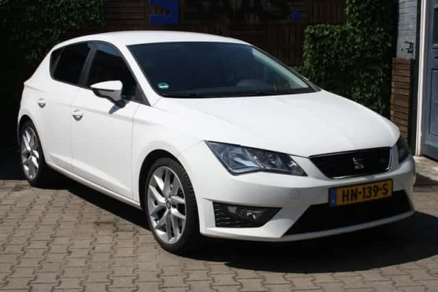 SEAT Leon (2015) thumbnail 3