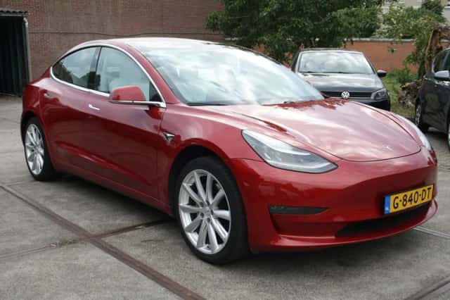 Tesla Model 3 (2019) thumbnail 2
