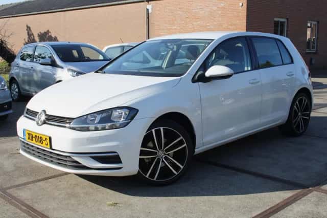 Volkswagen Golf (2017) thumbnail 1