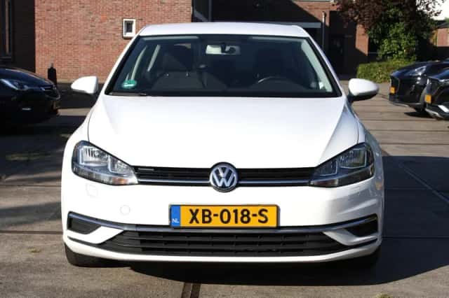 Volkswagen Golf (2017) thumbnail 2