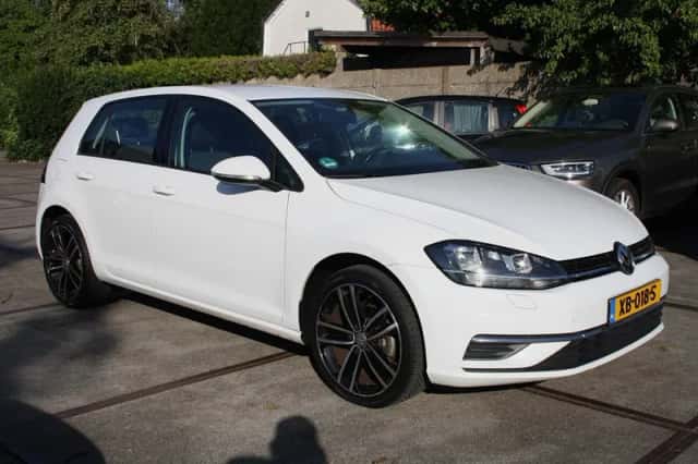 Volkswagen Golf (2017) thumbnail 3
