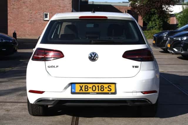Volkswagen Golf (2017) thumbnail 5
