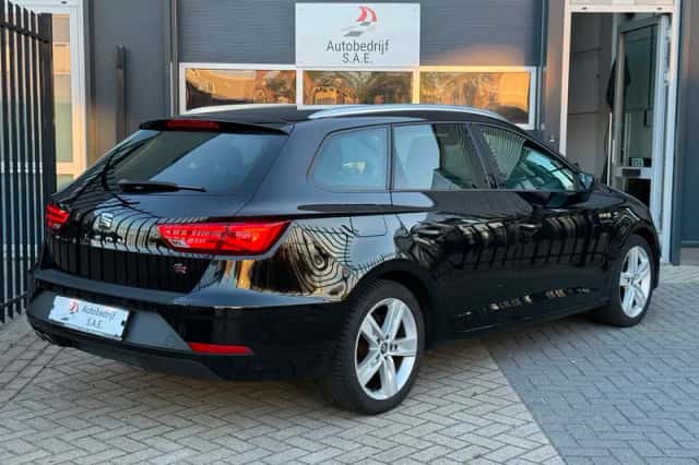 SEAT Leon (2019) thumbnail 3