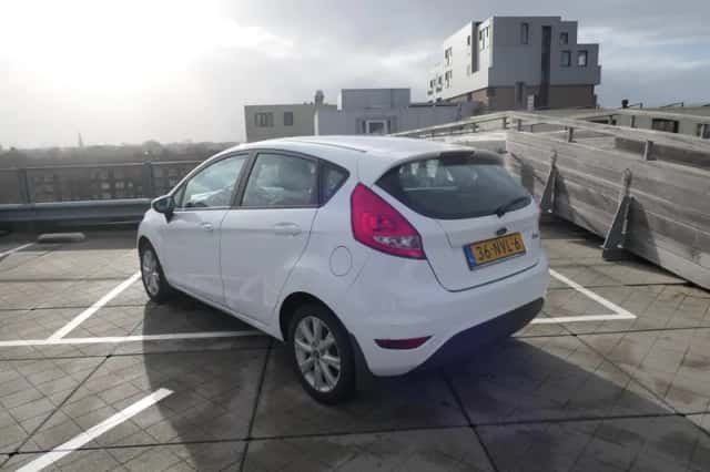 Ford Fiesta (2010) thumbnail 3