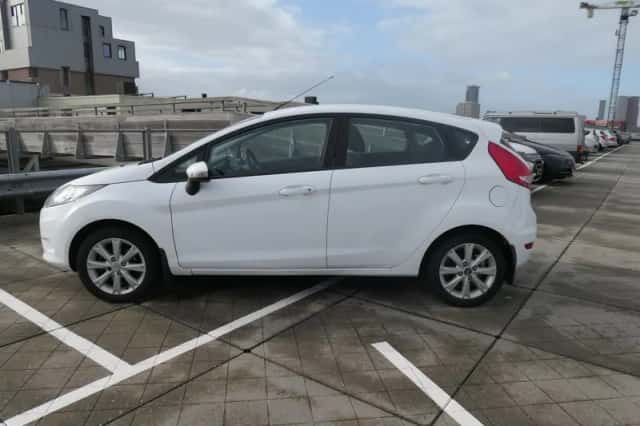 Ford Fiesta (2010) thumbnail 4