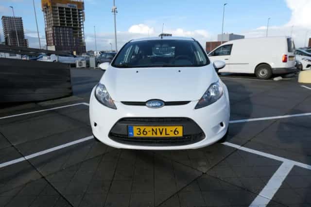 Ford Fiesta (2010) thumbnail 5