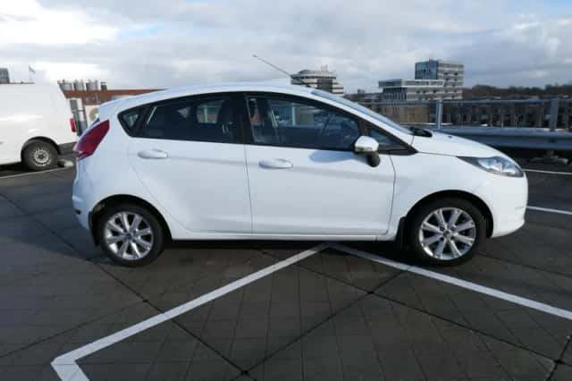 Ford Fiesta (2010) thumbnail 6