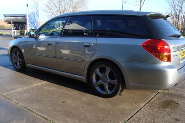 Subaru Legacy (2005) thumbnail 2