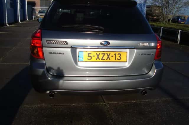 Subaru Legacy (2005) thumbnail 3