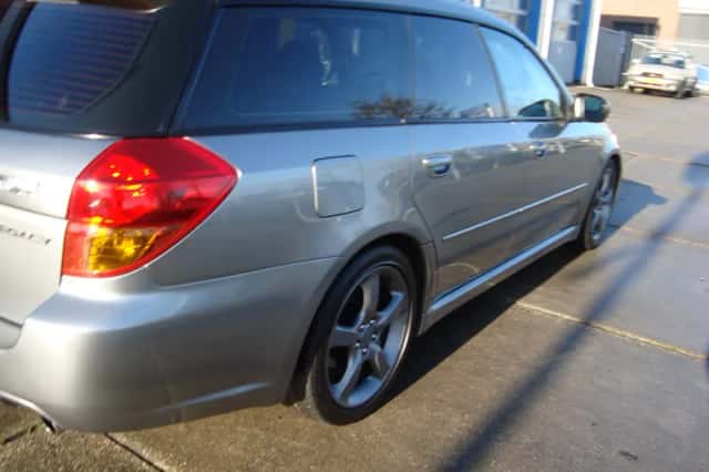 Subaru Legacy (2005) thumbnail 4