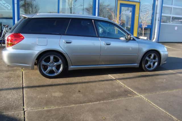 Subaru Legacy (2005) thumbnail 5