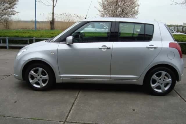 Suzuki Swift (2005) thumbnail 2