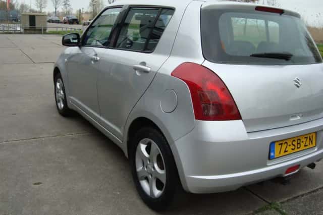 Suzuki Swift (2005) thumbnail 3