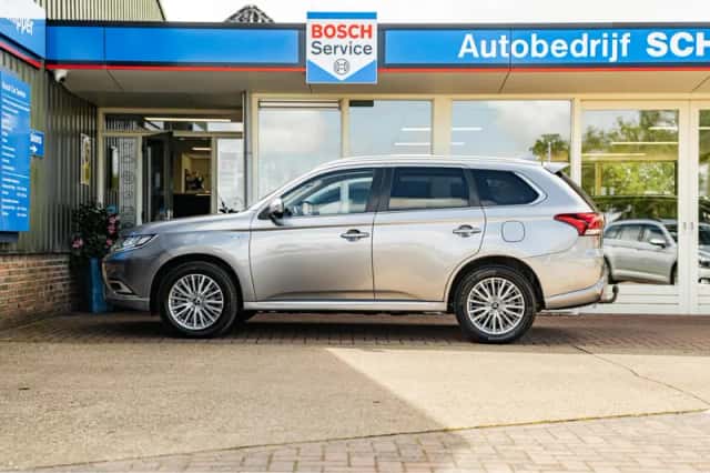 Mitsubishi Outlander (2020) thumbnail 5