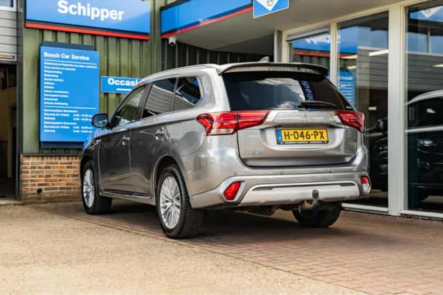 Mitsubishi Outlander (2020) thumbnail 6