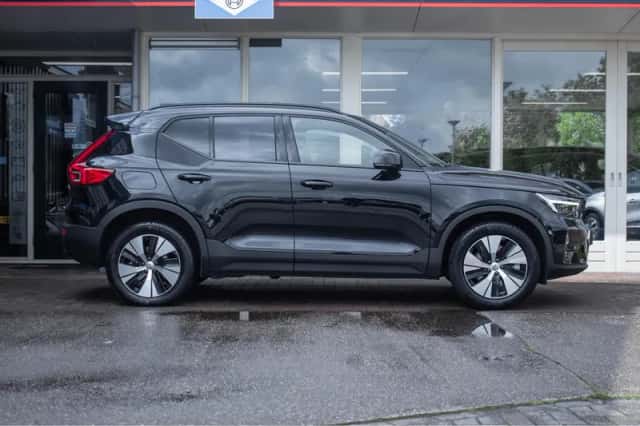 Volvo XC40 (2022) thumbnail 3