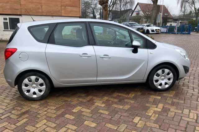 Opel Meriva (2012) thumbnail 4