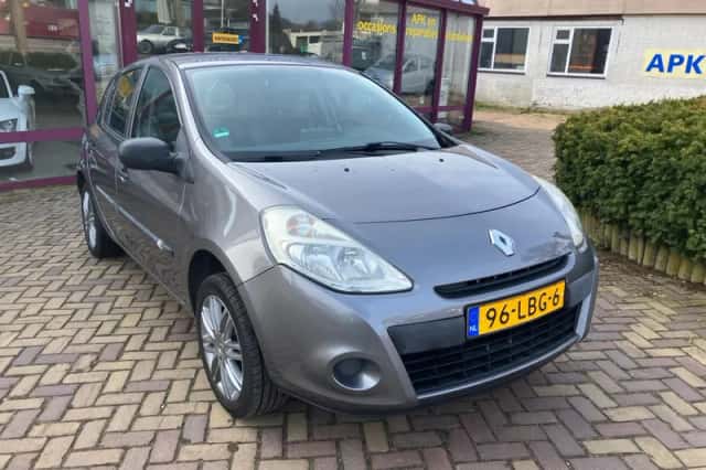 Renault Clio (2010) thumbnail 2