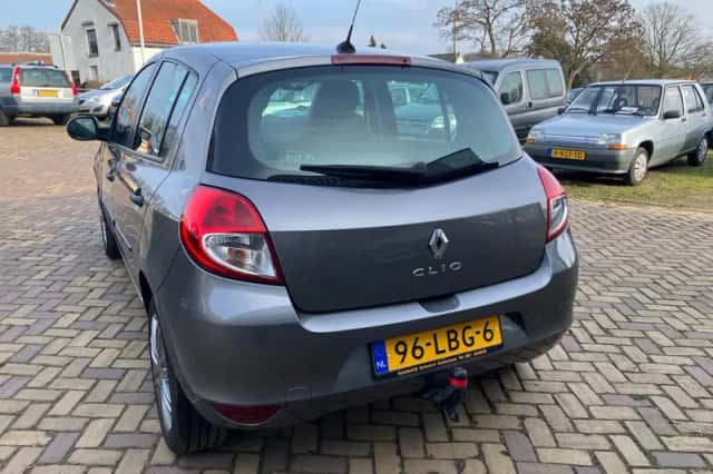 Renault Clio (2010) thumbnail 5