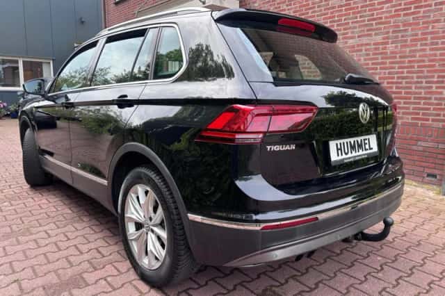Volkswagen Tiguan (2016) thumbnail 2