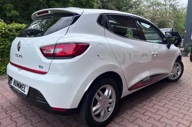 Renault Clio (2015) thumbnail 3