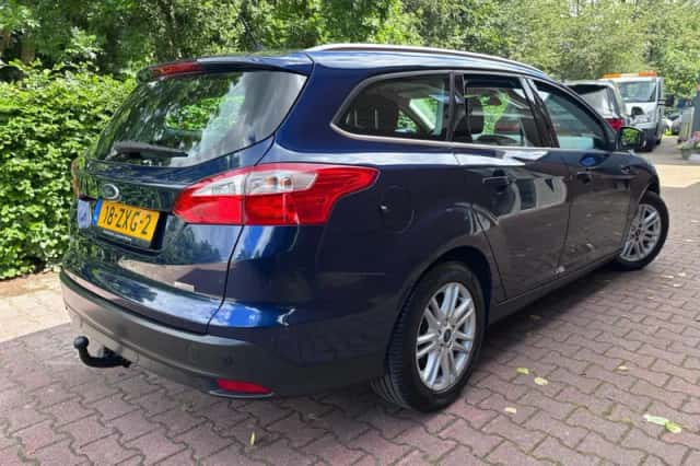 Ford Focus (2013) thumbnail 3