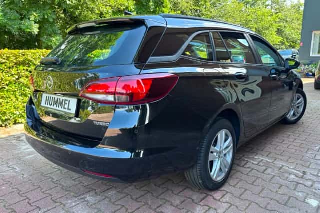 Opel Astra (2011) thumbnail 3