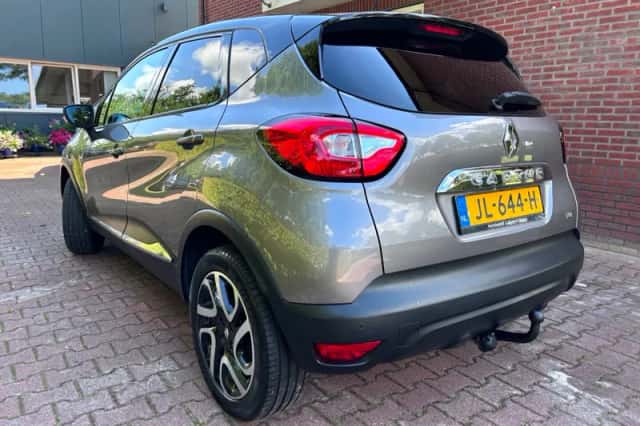 Renault Captur (2016) thumbnail 2