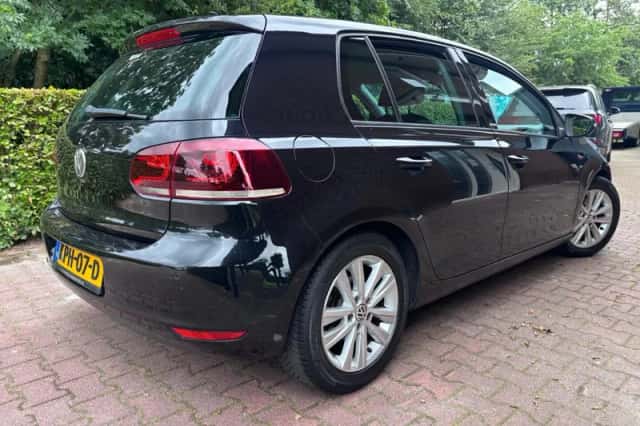 Volkswagen Golf (2011) thumbnail 3