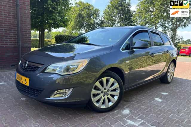 Opel Astra (2012) thumbnail 1