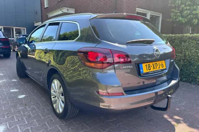 Opel Astra (2012) thumbnail 2