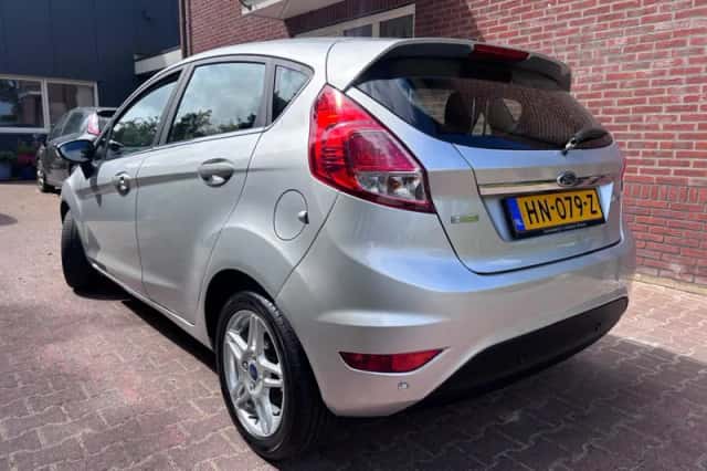 Ford Fiesta (2015) thumbnail 2