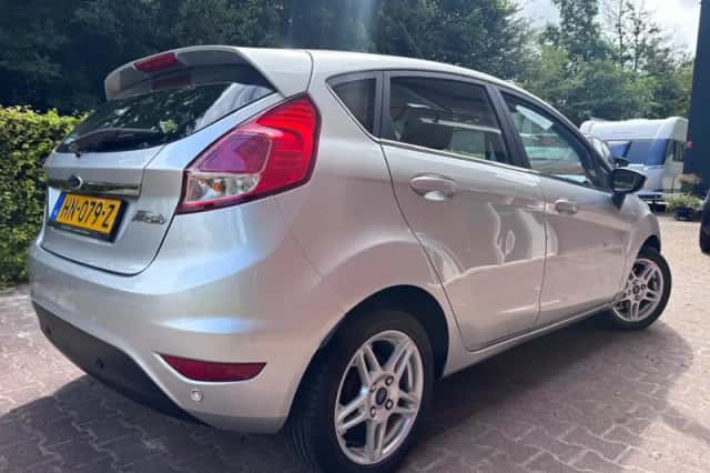 Ford Fiesta (2015) thumbnail 3